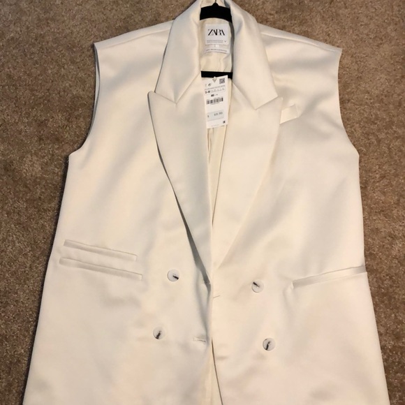 Zara Jackets & Blazers - Sleek Zara vest (small/medium)